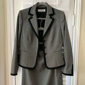 Tahari Women’s Skirt Suit Size 4